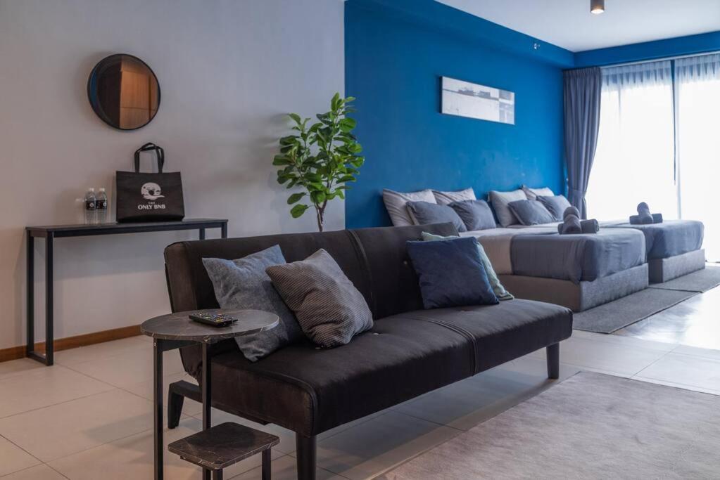 Deluxe Seaview Suite Twin Bed By The Only Bnb Tanjung Tokong Екстер'єр фото