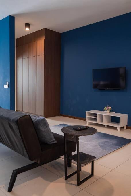 Deluxe Seaview Suite Twin Bed By The Only Bnb Tanjung Tokong Екстер'єр фото