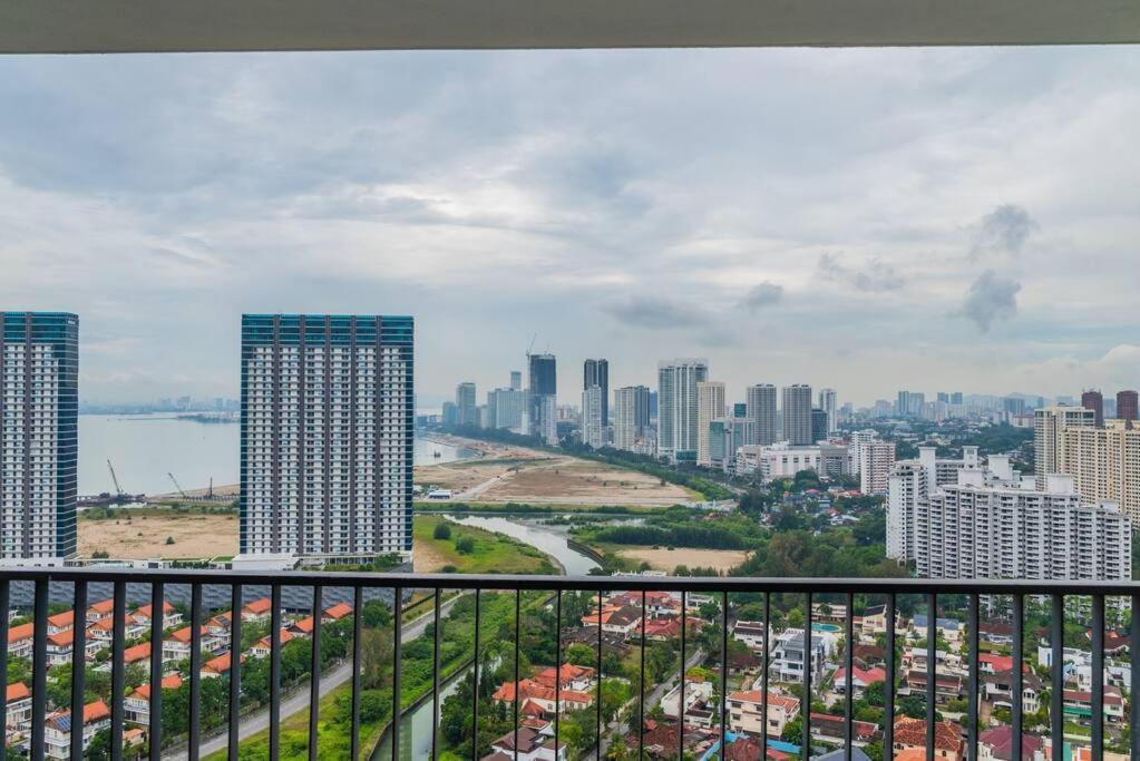 Deluxe Seaview Suite Twin Bed By The Only Bnb Tanjung Tokong Екстер'єр фото